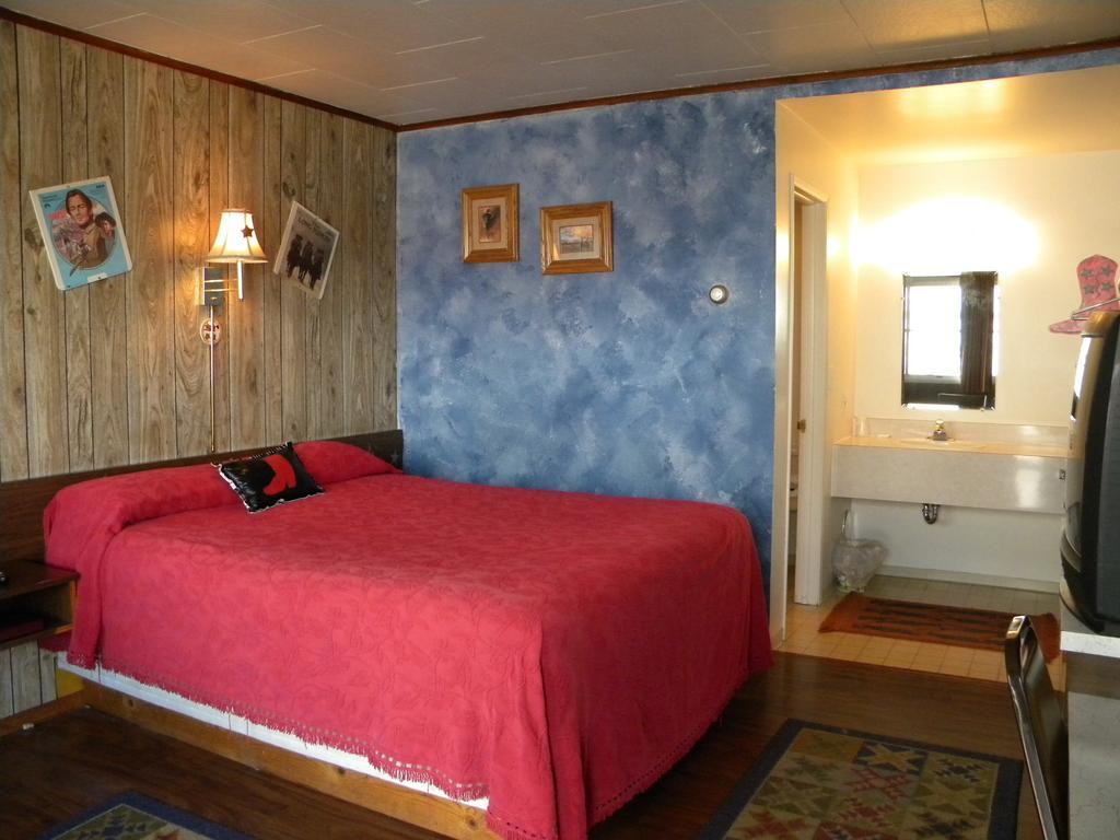Blue And White Motel คาลิสเปล ภายนอก รูปภาพ