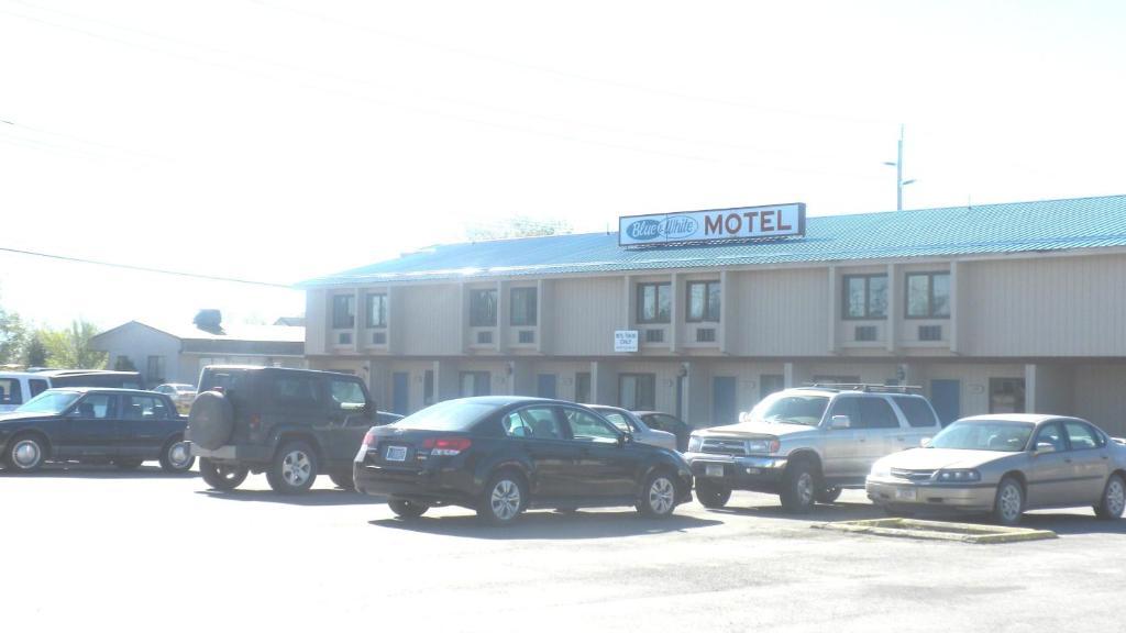 Blue And White Motel คาลิสเปล ภายนอก รูปภาพ