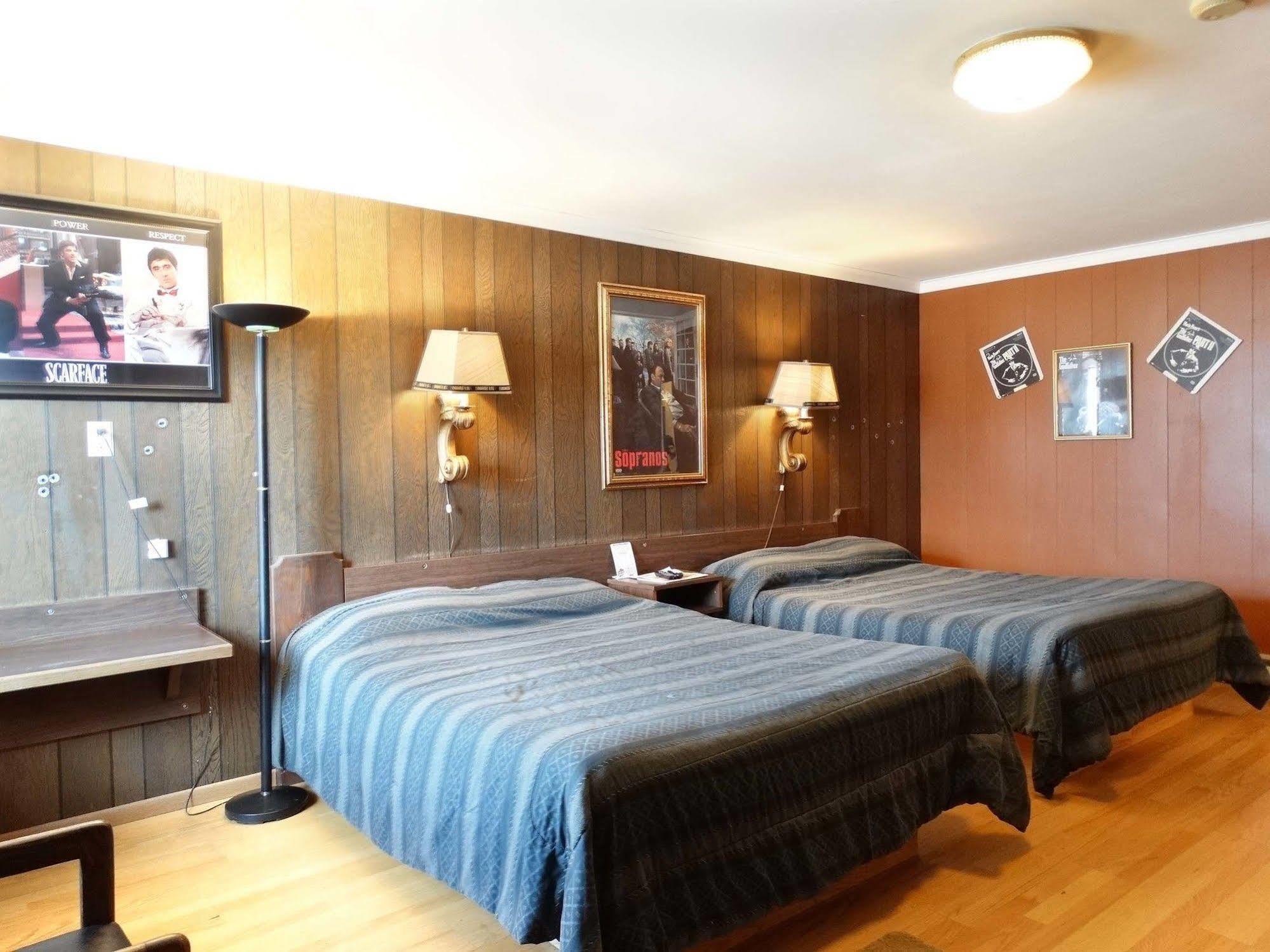 Blue And White Motel คาลิสเปล ภายนอก รูปภาพ