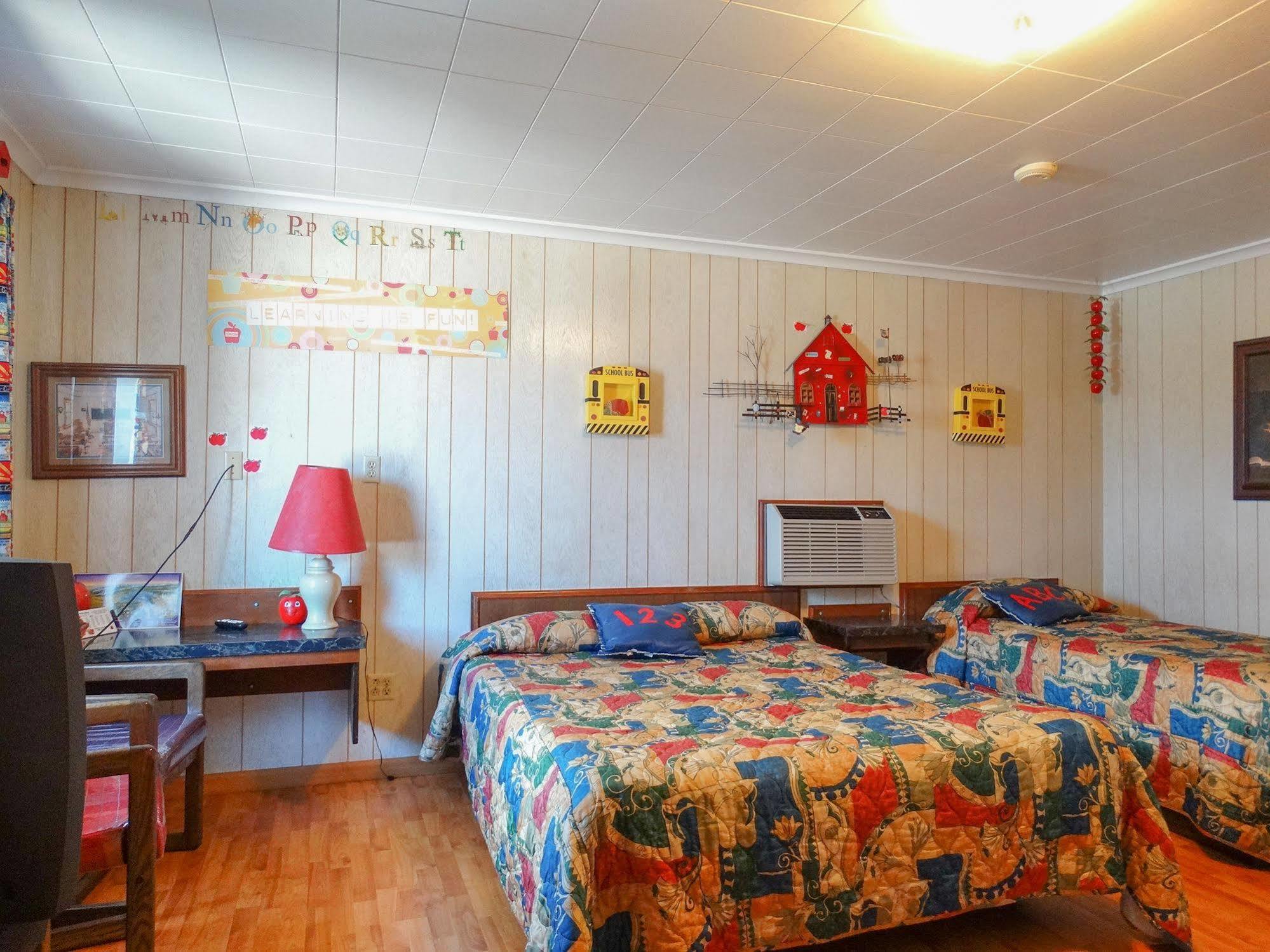 Blue And White Motel คาลิสเปล ภายนอก รูปภาพ