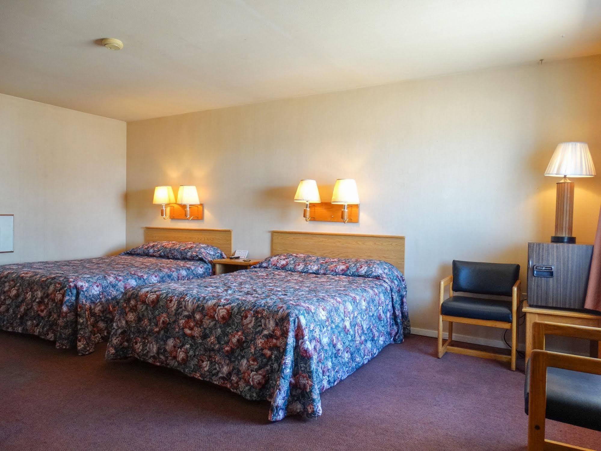 Blue And White Motel คาลิสเปล ภายนอก รูปภาพ