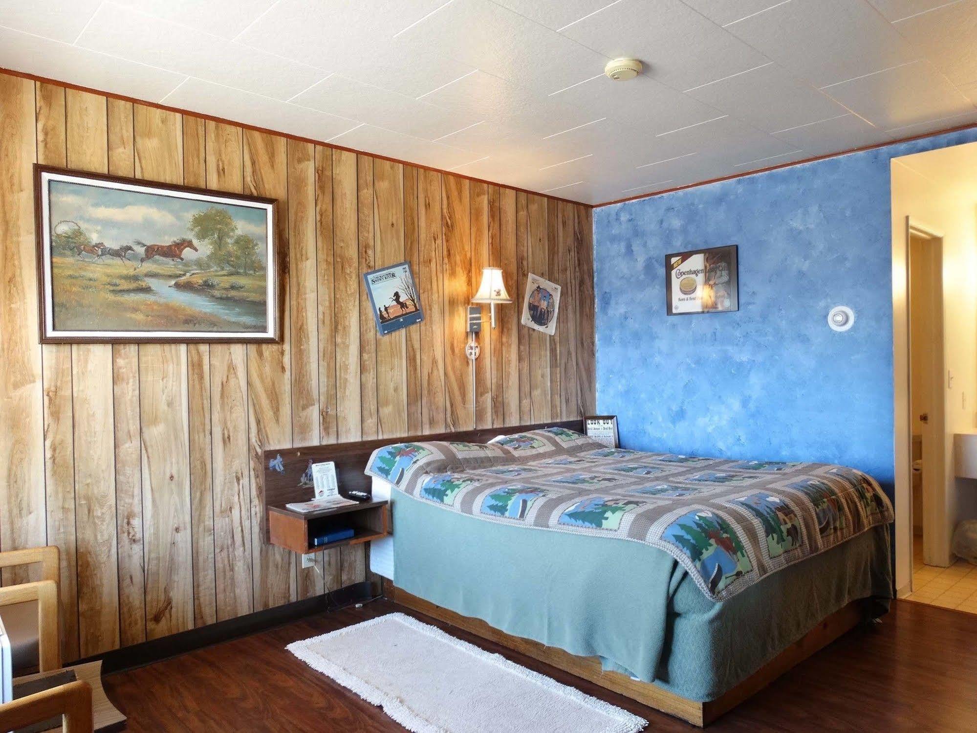 Blue And White Motel คาลิสเปล ภายนอก รูปภาพ